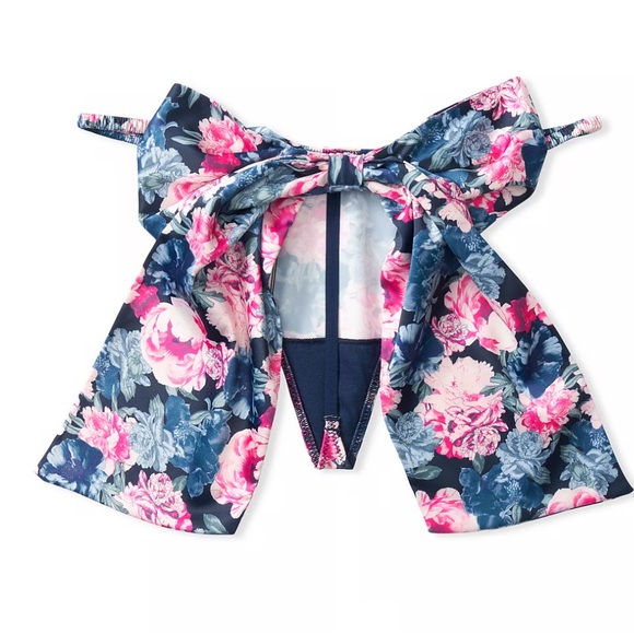 Victoria Secret Bra and Thong Set - Picture 10 of 10